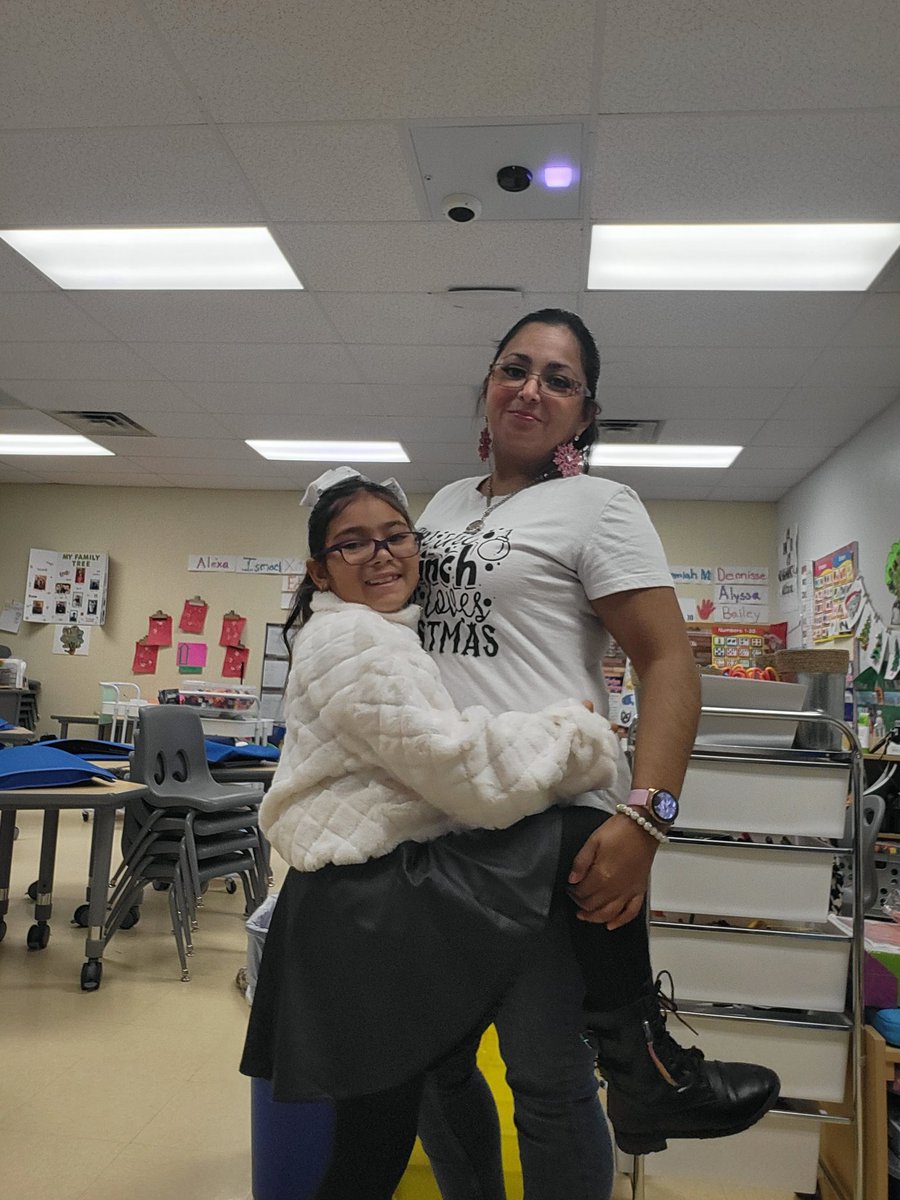 HeatherLopezFME's tweet photo. Day 10 of the 13 days of Grinchmas #13DaysOfGrinchmas2022 #FMEpride #PreKBabies #ClintPreK #TinySeedsGrowMightyTrees #TheNest #PrekPride #Eaglettes #TheNest https://t.co/rkkMtDwlC7
