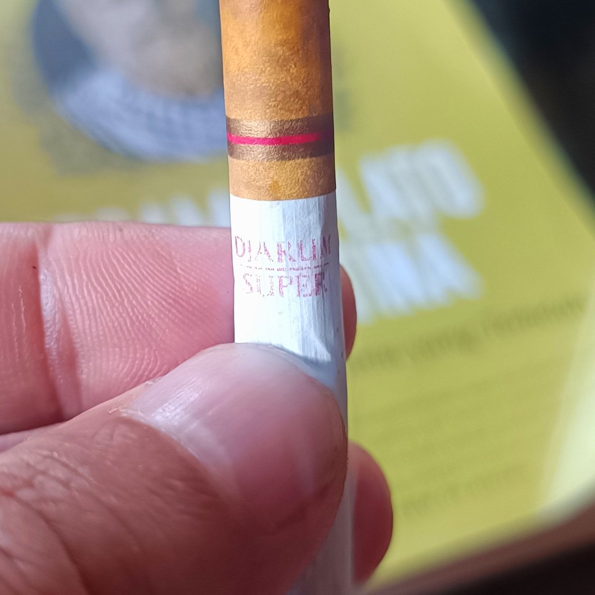 Dulu di masa remaja, ketika sy msh meledak2 melawan Kristenisasi, sy menolak mentah2 rokok ini.

Saya percaya ada aliran dana besar sekali dr pabriknya untuk jaringan gereja di Indonesia.

Tentu semua itu berangkat dari kepanjangan Djarum: Demi Jesus Aku Rela untuk Mati. Bhaa!