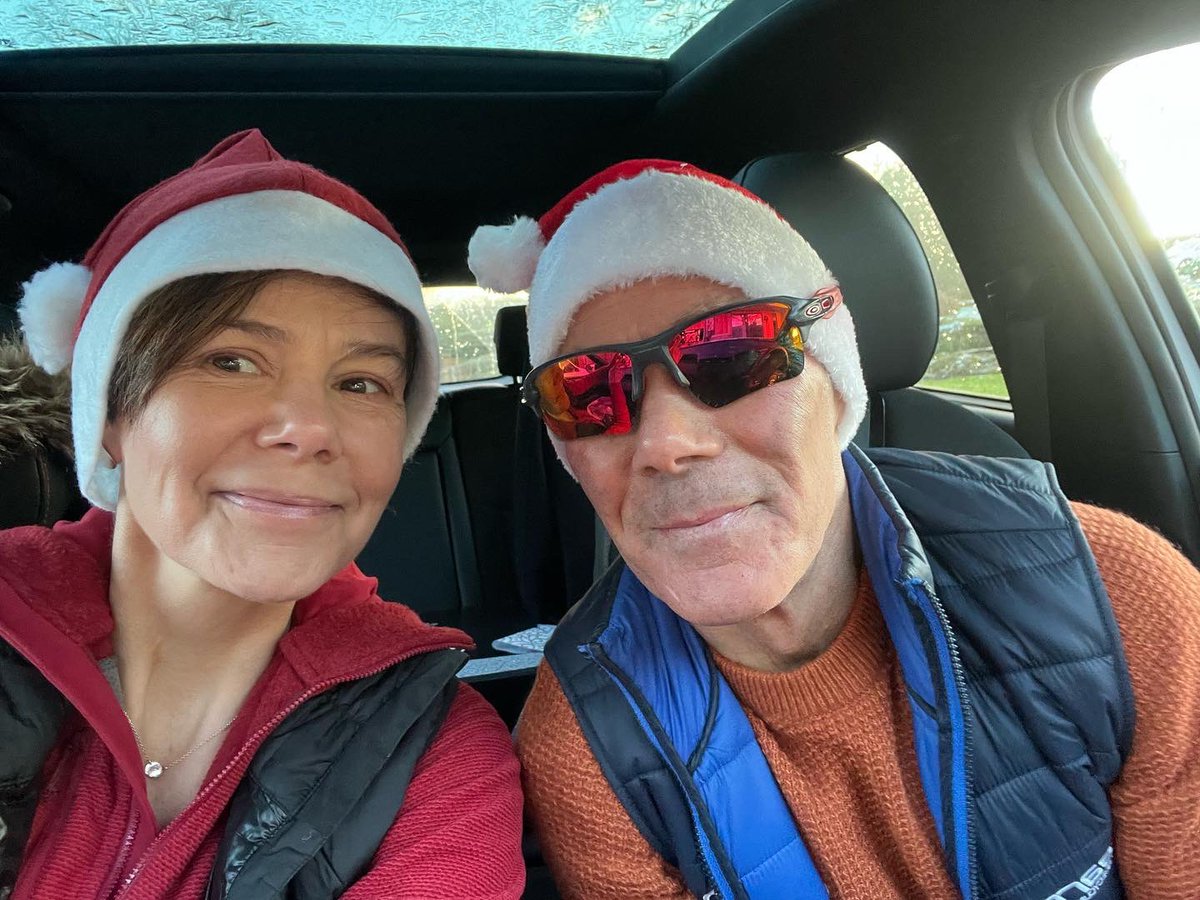 TeamJoeBarr (@teamjoebarr) on Twitter photo Two TJB elves are on their way to deliver Christmas cheer to our very special winner! Someone will be having a very <a href="/WhitesOats/">White's Oats</a> & <a href="/BewleysIreland/">Bewley's Ireland</a> Christmas! #teamjoebarr Two TJB elves are on their way to deliver Christmas cheer to our very special winner! Someone will be having a very <a href="/WhitesOats/">White's Oats</a> & <a href="/BewleysIreland/">Bewley's Ireland</a> Christmas! #teamjoebarr
