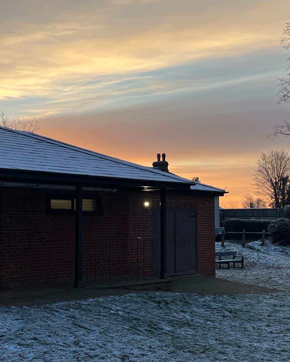 RunningReborn's tweet photo. Love these mornings at the Pavilion!!
#thelostartofrunning
#thepowerofthegroup
#movementcoaching
#frosty
#ThePavilion https://t.co/T5kicbKzXp
