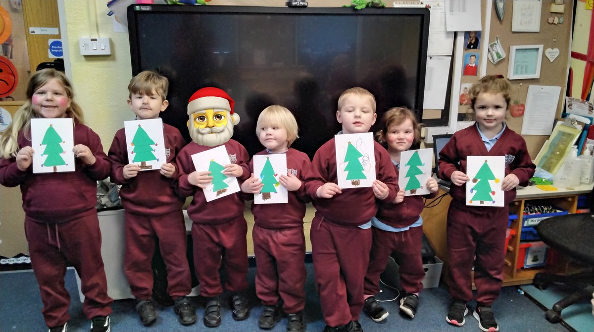 MrsPBHPS's tweet photo. #receptionbhps children chose which Christmas card they wanted to make. They created them using previous learned skills and such independence @BeaufortHillPri https://t.co/3KjUo8C3JL