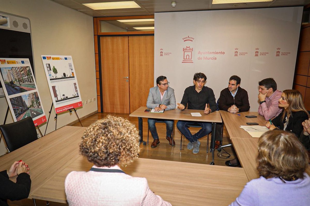 CarmenFructuos4's tweet photo. Con los proyectos de movilidad que desde el Gobierno del Ayuntamiento de Murcia estamos ejecutando, vamos a mejorar la calidad de vida de los vecinos y vecinas y a construir un municipio más amable y seguro.
#murciaenmarcha🚎🚲🚶♀️
#plandemovilidad22-25
#transformandomurcia https://t.co/kqIOuNk9cl