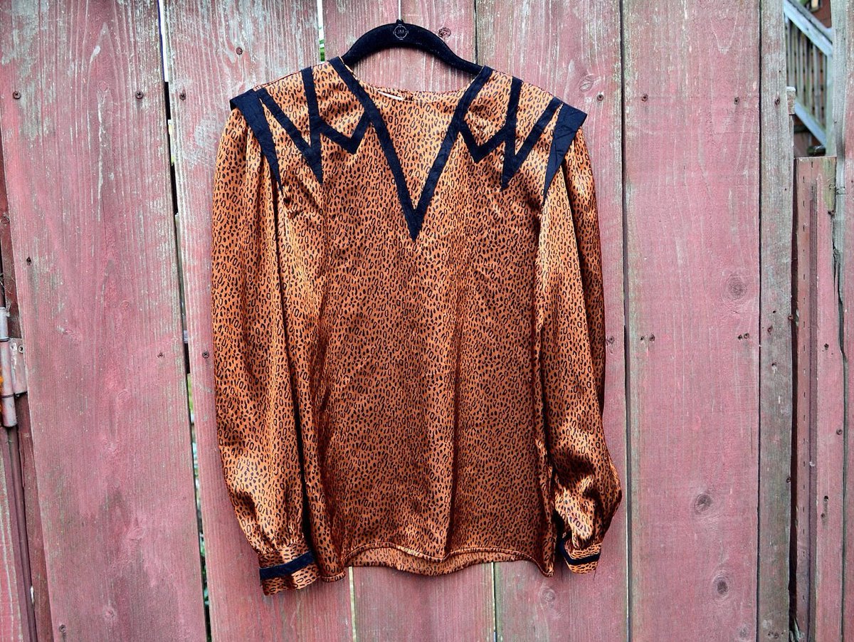 80s glam cheetah printed - copper & black - silky, soft - long sleeve shirt 
Made by Jordan 
etsy.me/3FBoolx  
#Animalprints #retrowildprints #serialmaterial #80sclothing #retroclothimng #cheetahprintadshirts #vintageclothing #vintageshirts