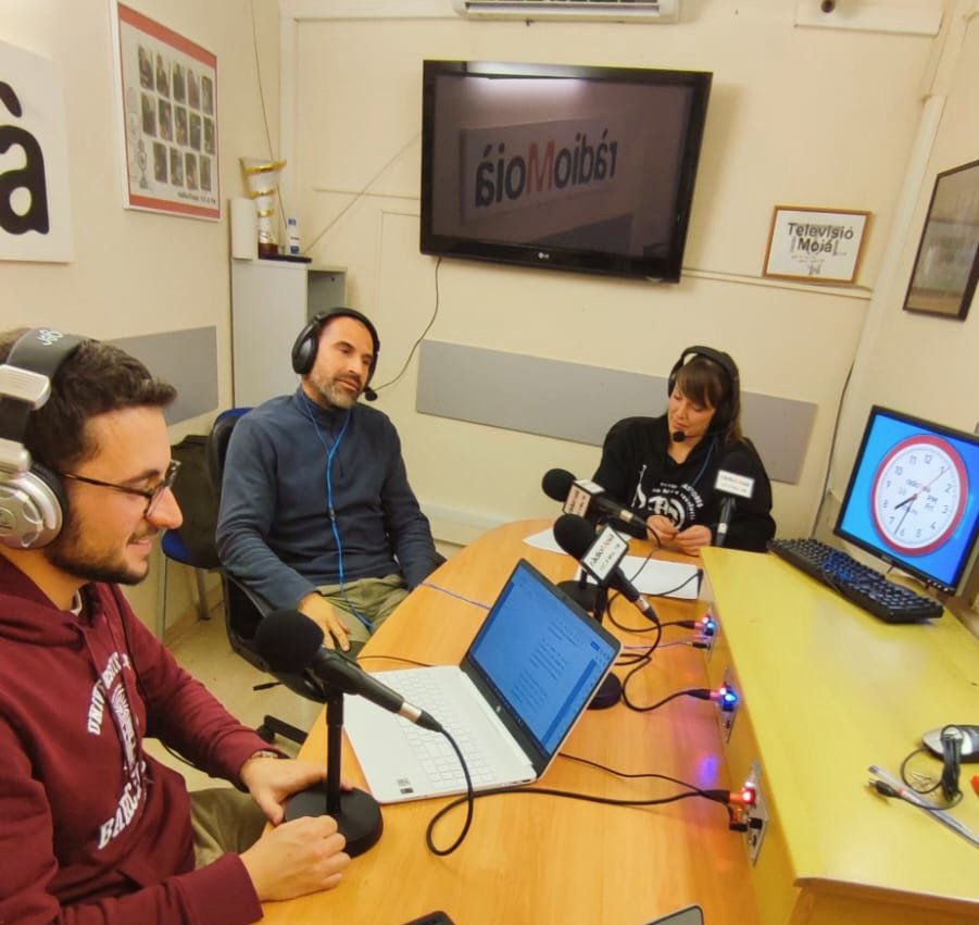 MoiaesCultura's tweet photo. 🎙️📻💪🏼Quart programa, superat! Moltes gràcies Andreu, Raquel i Joan per la bona estona i la conversa sobre la ramaderia a #Moià!

Gràcies, també a Ca La Isabel com a  col•laborador del programa!

👉Ens retrobem dissabte 24 de desembre a les 23:50h, amb missa del Gall en directe! https://t.co/iHDExxgQxy