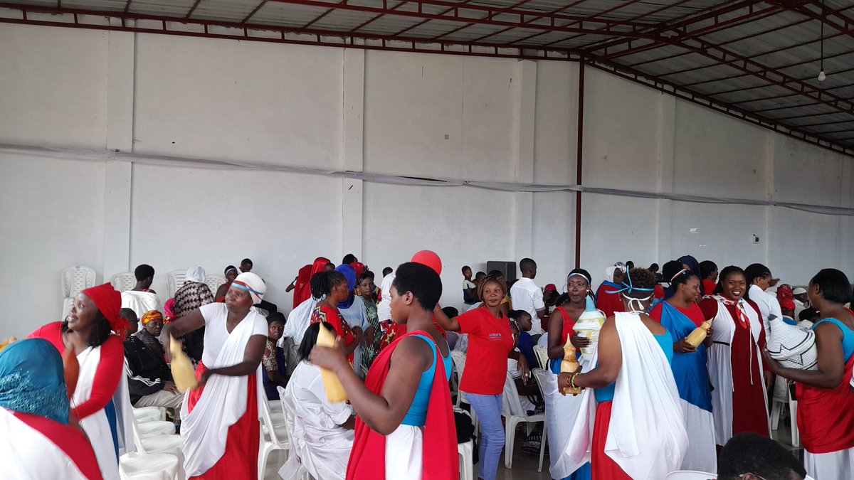 Mamaurwagasabo1's tweet photo. Abanyamuryango ba @rpfinkotanyi bo mu karere ka @MusanzeDistrict, mu kagari ka #Mpenge bakomeje gukora ibikorwa bitegura  yubire y'imyaka 35 umuryango wa #RPF umaze ubayeho.@RwandaNorth @MusanzeDistrict @NyirarugeroD @RamuliJ @EdNgirente @ScoviaMutesi @ENERGY888FM @kigalitoday https://t.co/cCmuwVQHQN