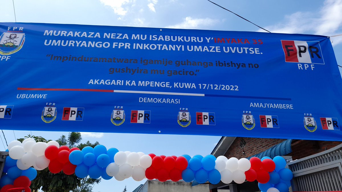 Mamaurwagasabo1's tweet photo. Abanyamuryango ba @rpfinkotanyi bo mu karere ka @MusanzeDistrict, mu kagari ka #Mpenge bakomeje gukora ibikorwa bitegura  yubire y'imyaka 35 umuryango wa #RPF umaze ubayeho.@RwandaNorth @MusanzeDistrict @NyirarugeroD @RamuliJ @EdNgirente @ScoviaMutesi @ENERGY888FM @kigalitoday https://t.co/cCmuwVQHQN