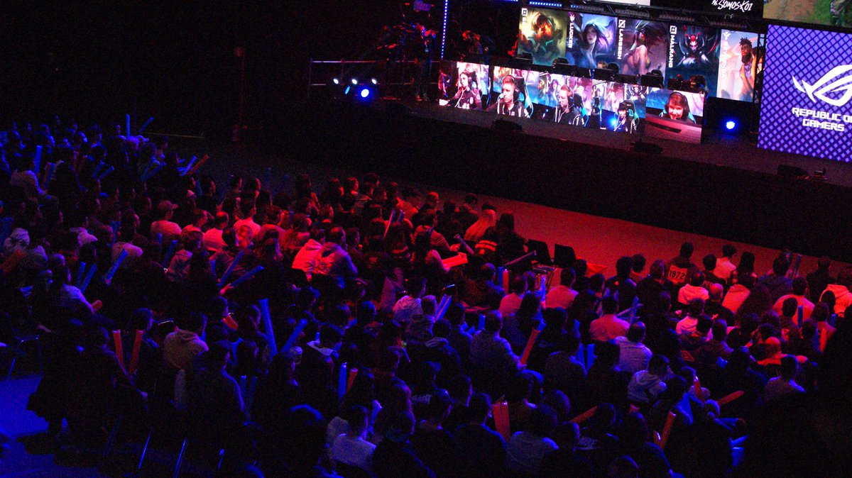 Así lucía @Gamergy ayer en el evento de @KOI 

📸<a href="/LorenaSmoreno/">Lorena Sánchez ✍🏻</a>