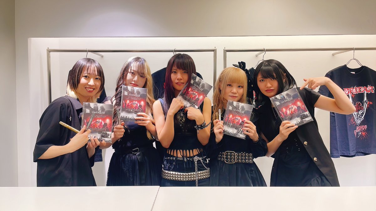 Bridear_info's tweet photo. フォトブック「#DecideToSurvive」
サイン会イベント終了しました!
たくさんのご来場ありがとうございました🔥
#BRIDEAR https://t.co/Y3bhTDwuUb