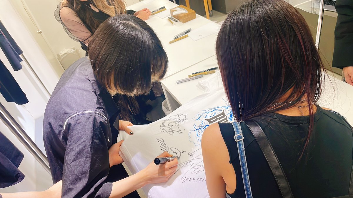 Bridear_info's tweet photo. フォトブック「#DecideToSurvive」
サイン会イベント終了しました!
たくさんのご来場ありがとうございました🔥
#BRIDEAR https://t.co/Y3bhTDwuUb