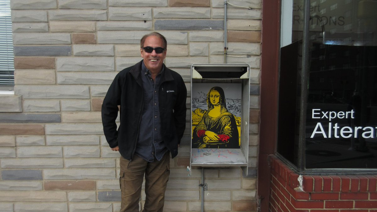 I phound the Phona Lisa in the Hampden section of #Baltimore, Maryland phrom artist <a href="/thebrokenplate/">Juliet Ames</a> Juliet Ames who adds beauty to old non used phone booths with her art.  Also look phor her Salt Box Art all over town too.  I need to phind more of her art work #artwork #monalisa