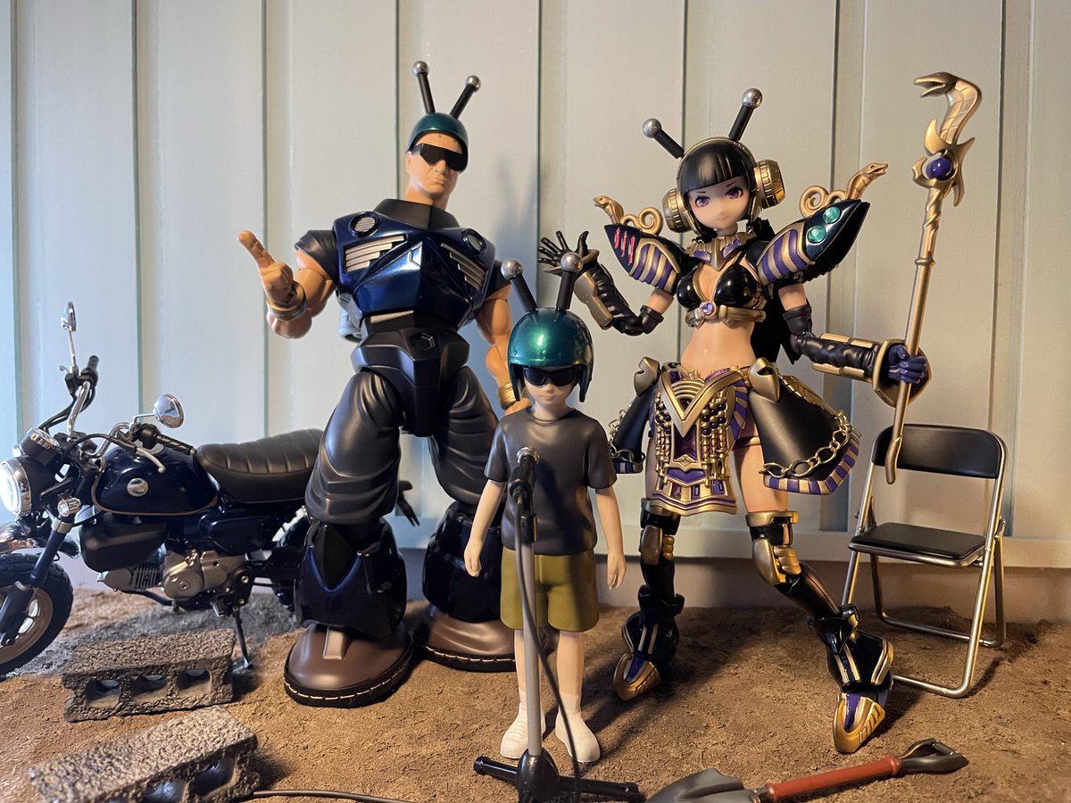 anonekan123's tweet photo. 模コン2022に投稿しました。
特に紹介なかったですが一瞬いましたゾ。
いましたゾ！

『宇宙交信局　ほしのかぞく』
　左かラ
　・HGズゴック
　・青白い人
　・ガールガンレディ+クレオパトラキュベレイ 

#模コン
#吉本プラモデル部 https://t.co/mDLIJjzyq4