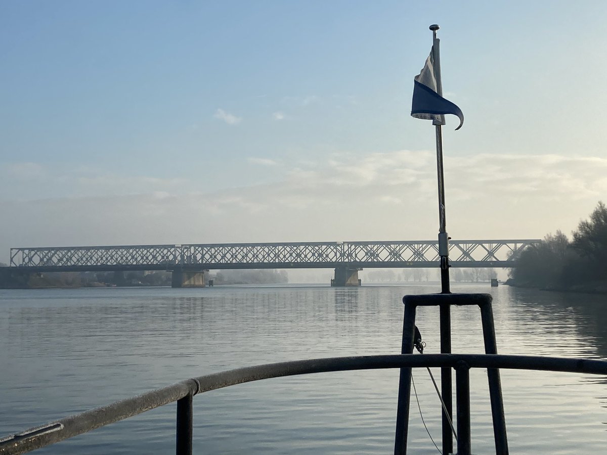 VLW_Joost's tweet photo. Goede morgen, #weekenddienst, de #RWS20 ophalen bij de werf, de ochtend begon #mistig maar het klaart alweer op, welke brug naderen wij? https://t.co/uzFRj87SjD