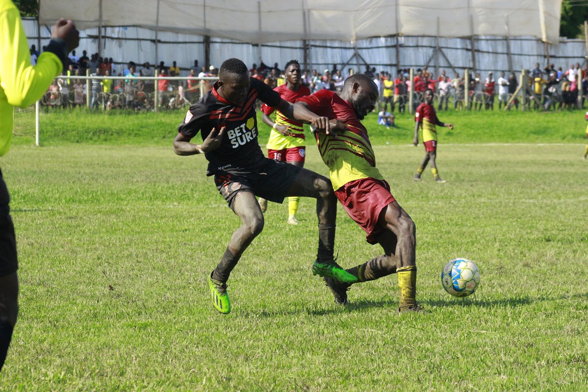 ExpressFCUganda's tweet photo. #ExpressFansDay
Do you see those guys at the far end of this picture behind the goal? They don't get tired of their team @ExpressFCUganda!
@ExpressNationUG 🤝🥰🫂
#MukwanoGwabangi🔴🦅
#FCat65 https://t.co/uLJAfAh1ac