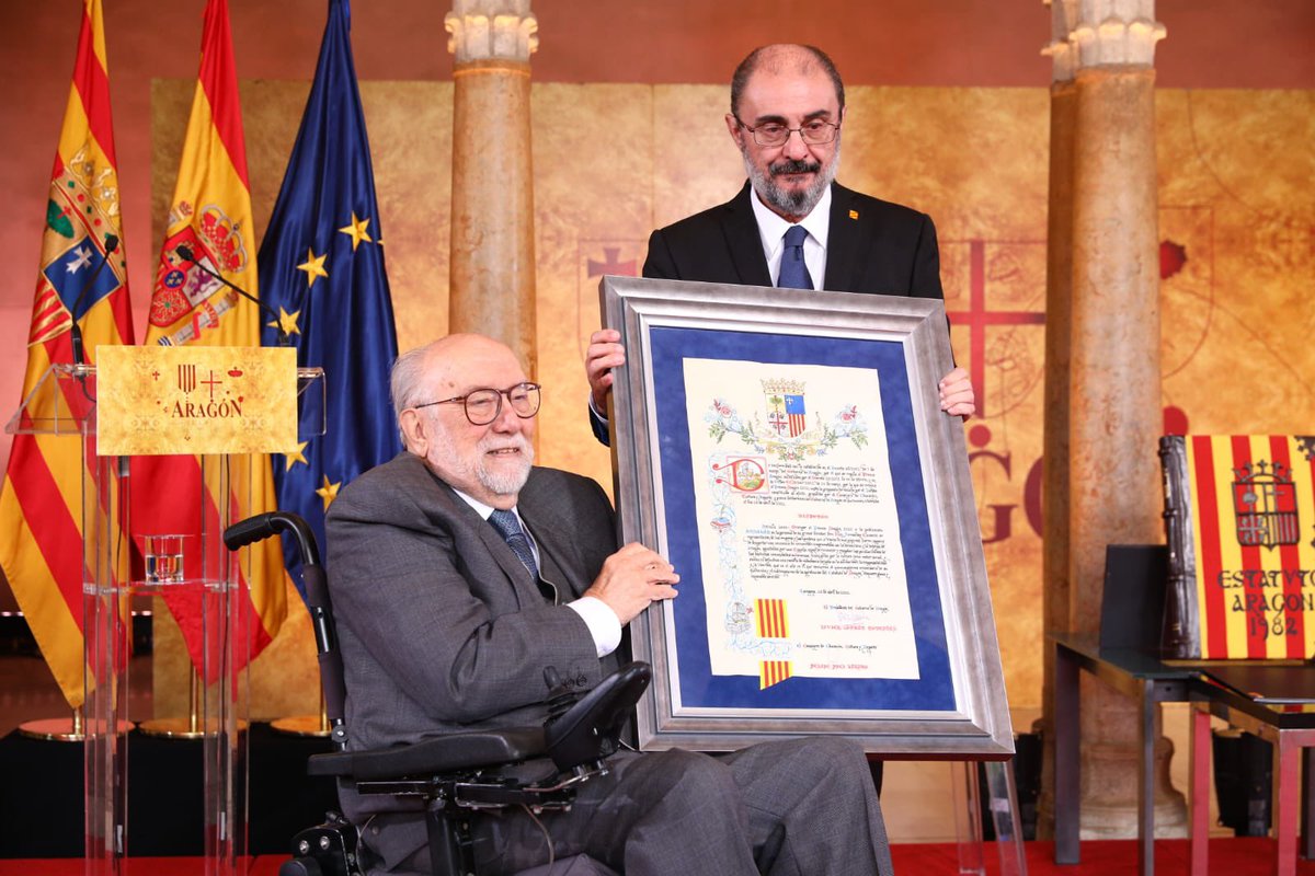 Ha muerto Eloy Fernández Clemente, historiador fecundo, aragonesista apasionado, fundador de Andalán, impulsor decidido de la democracia y de la autonomía, merecidísimo Premio Aragón 2022. Hablé hace tres días con él para felicitarle por su cumpleaños. Que la tierra le sea leve