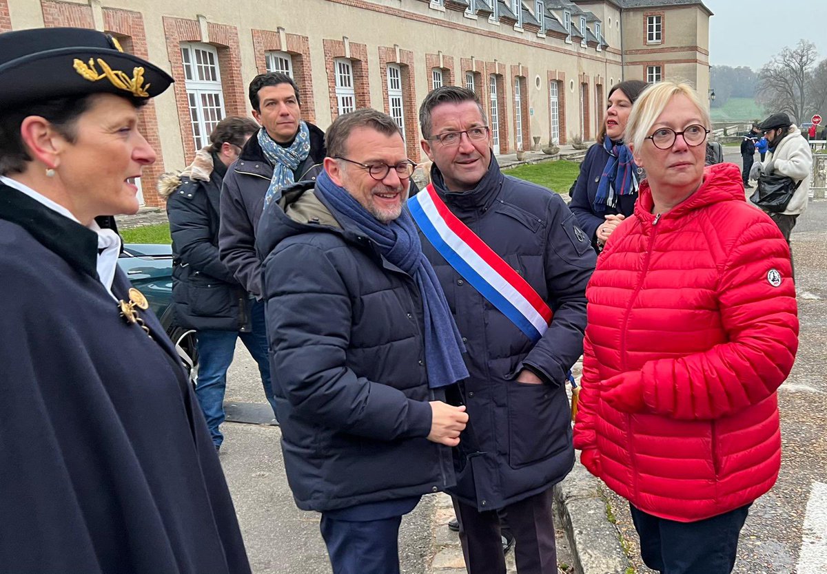 KARLOLIVE's tweet image. Dans les installations du château inoccupé de @ThivGrignon, le ministre @OlivierKlein93 a annoncé un plan hivernal pour accueillir 200 migrants. 62 sont arrivés ce samedi matin. En étroite collaboration avec le préfet, les maires, le département et @emmaus_france.