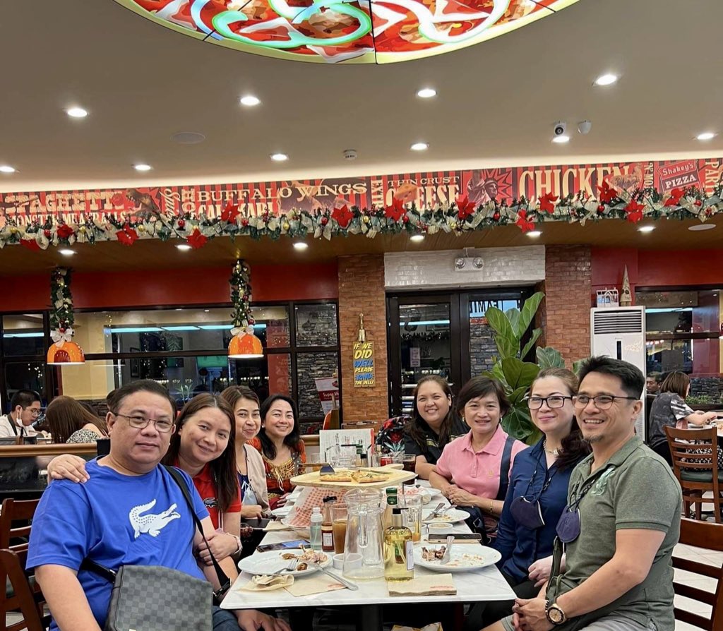 jayneee0916's tweet photo. #annualtraditions #yearlygettogether #christmas2022 The Lolas ☺️ https://t.co/Xika1Frvfd