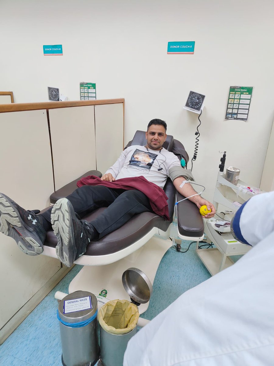 DelhicopRvndr's tweet photo. Delhi Police
❤️Ki Police

Fortis Escourt Hospital में मरीज़ #Koya #T जी को #ब्लड की जरूरत  हुई  तो @DelhiPolice के जवान @anildagar007  ने 18th और #KulTarun ने 23 वाँ रक्तदान किया 

Selute
@CPDelhi @Avi_857 @suman_nalwa @CopAmitphogat @debasishcap15 @hgsdhaliwalips @upcopsachin https://t.co/GKL2mAqNde