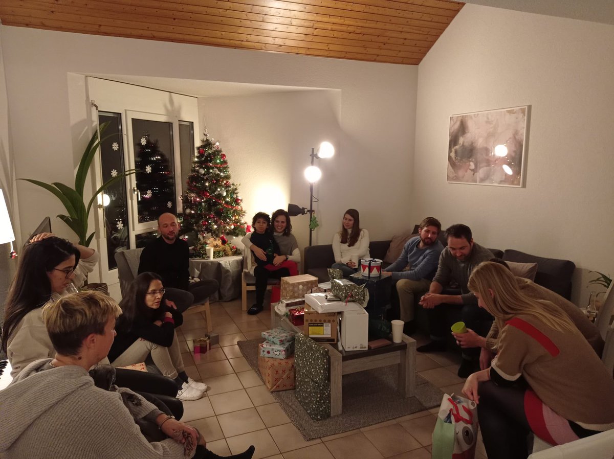 VozeninC's tweet photo. Wonderful Rebatinga party for the RadioOnco lab, so great to be a multicultural and multidisciplinary team! @aymeric_almeida @Houda_Estrella @TyT_Ben thank you Paola and Javier for the Mexican night https://t.co/xiFRhXDE6i