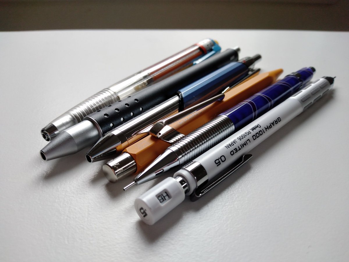 daze_3150's tweet photo. #stationary 
＃筆箱紹介
今使ってるペン達 https://t.co/04uRUkHEX7