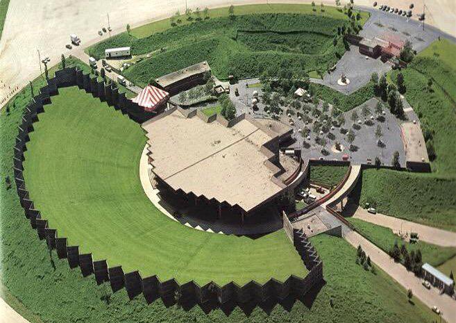 Name a concert you saw here.

Poplar Creek Music Theater / Hoffman Estates, IL. (1980-1994)

#ChicagoHistory ™️