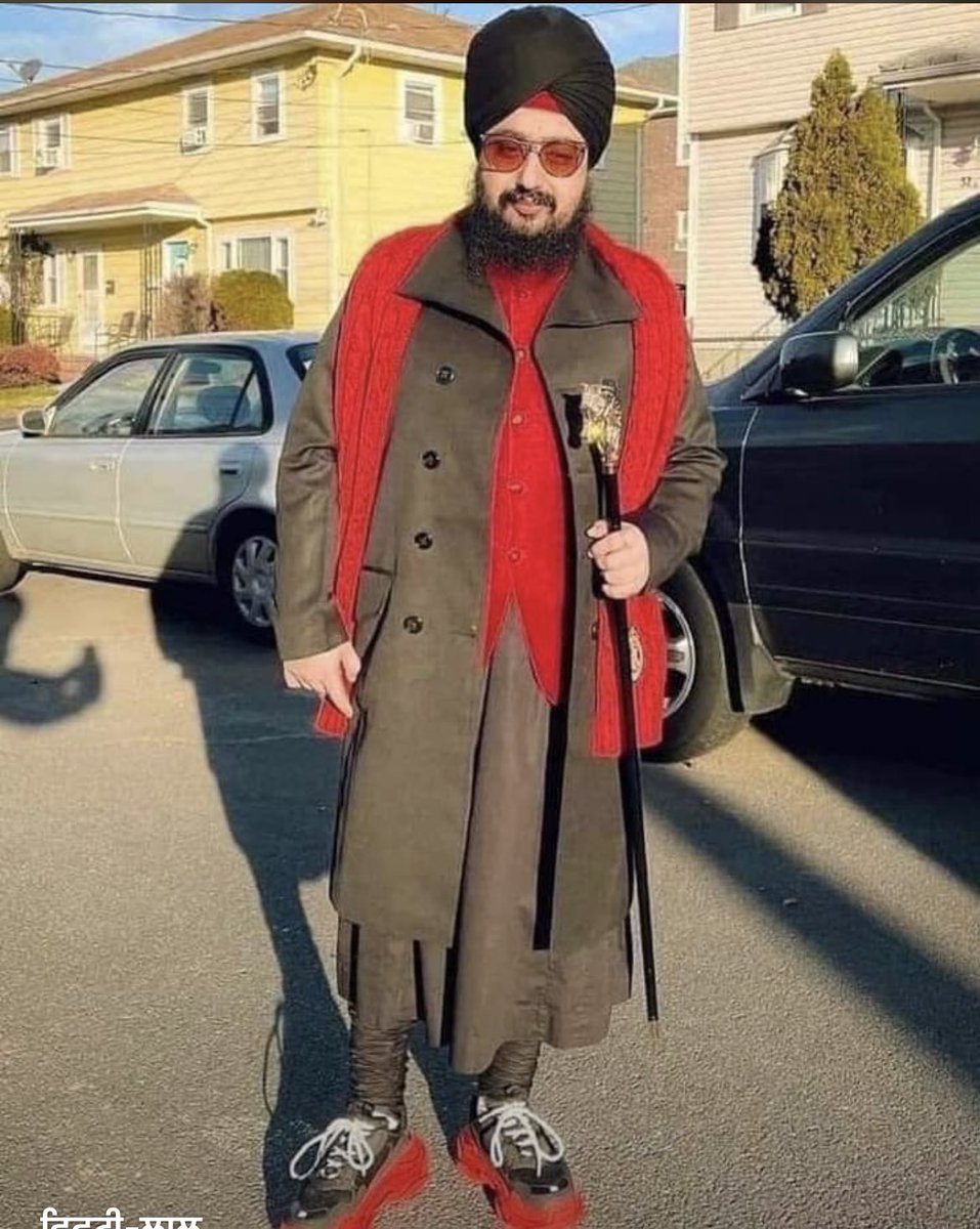 84Lambada's tweet photo. ਫਿਫਟੀ-ਲਾਲ 
ਐਨਕਾਂ -ਲਾਲ 
ਗਲ ਚ ਕੱਪੜਾ -ਲਾਲ
ਅੰਦਰ ਪਤੂਹੀ -ਲਾਲ 
ਬੂਟਾਂ ਦਾ ਥੱਲਾ ਲਾਲ 
ਸੜੋ ਪੁਜਾਰੀਉ ਏਨੀ ਮਿਹਨਤ ਨਾਲ ਮੈਚਿੰਗ ਕਰਨੀ ਕਿਤੇ ਸੌਖੀ ਨੀ ਪਈ, ਇਹ ਸਭ ਗਿਆਨ ਦੀਆਂ ਗੱਲਾਂ ਨੇ ਵੇਹਲੜ ਪੁਜਾਰੀਆਂ ਦੇ ਪੱਲੇ ਨੀ ਪੈਣੀਆਂ ਬਹੁਤਾ ਜਿਆਦਾ ਮਿਹਨਤੀ ਮੁੰਡਾ ਜੀ https://t.co/npd9fOmiSM