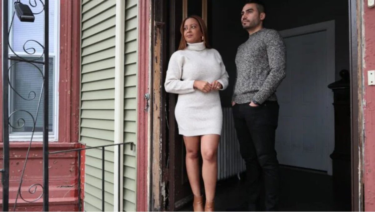 BostonDotCom's tweet photo. One home, six owners of color, seven decades of building generational wealth https://t.co/YBdNePDt45 #Address #RealEstate #HomeBuying @nardotrealtor @marealtors @gbar #HousingMarket #RacialGap @NAREEnews https://t.co/MlV9fsGkV8