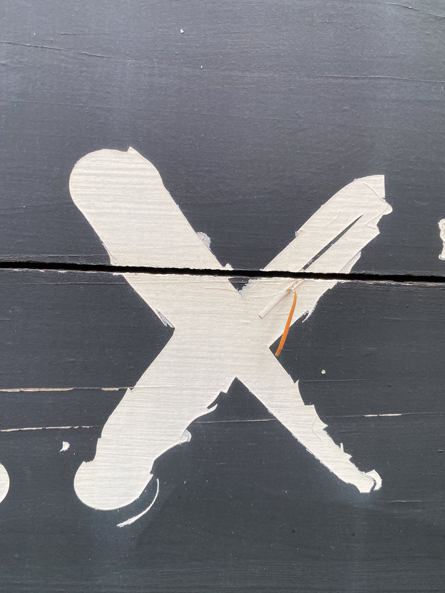 0_chan2022's tweet photo. キャンパスの"X”見つけました！次は.  “Y”見つけに行ってきます。

#BB #NFT #頭文字でのアルファベットにこだわっていましたが #HappyX’mas https://t.co/e9ZSVC5wnz