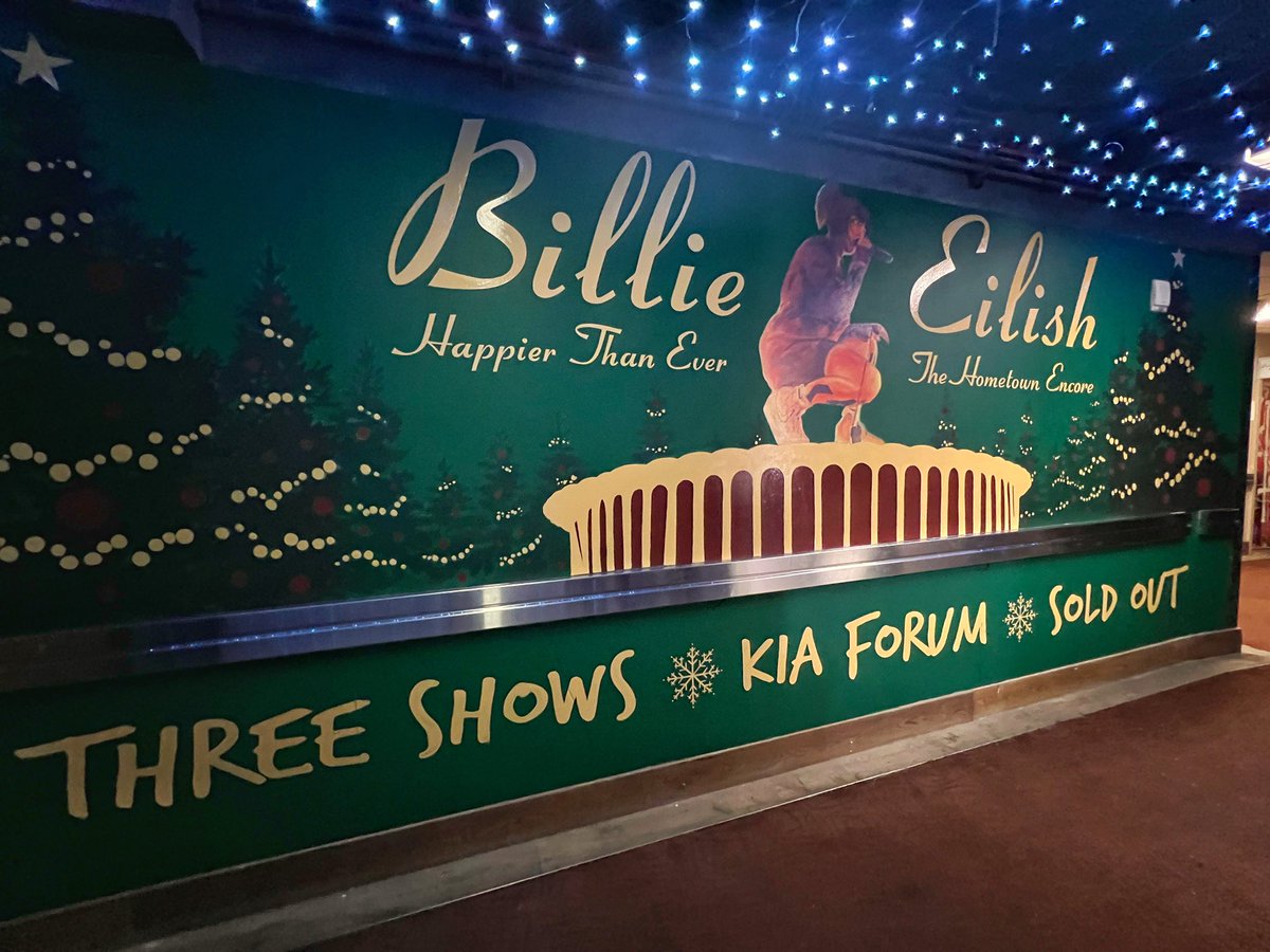 thekiaforum's tweet photo. Our gift to @BillieEilish: a hand-painted backstage wall to celebrate six sold out shows in 2022! #HTEEncoreShows #HTEEncore3
(🎨: Old City Artists) https://t.co/Dd8BBne4oQ