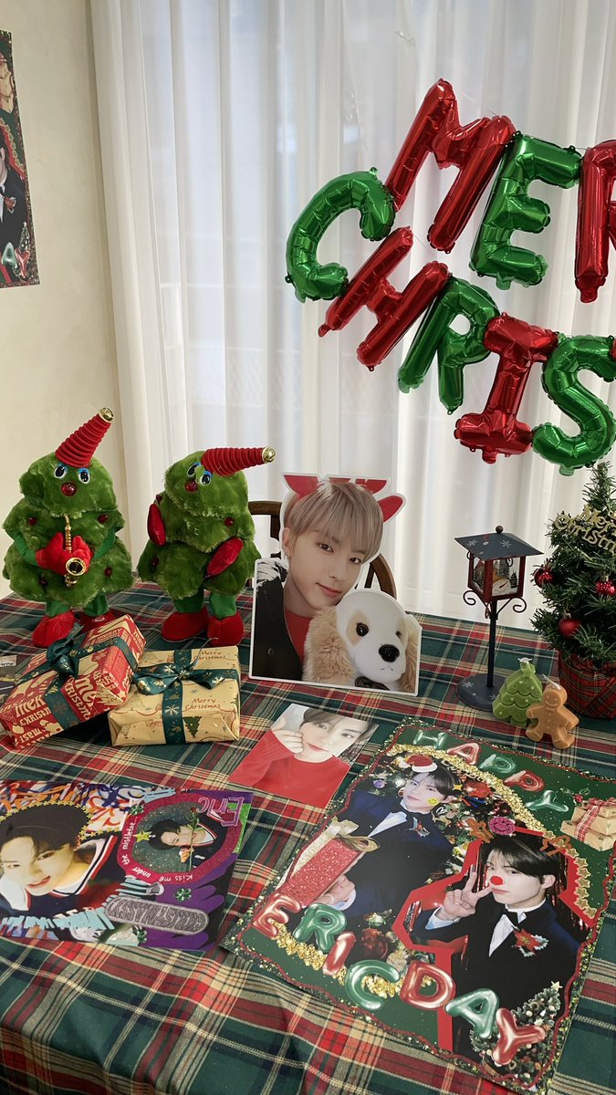 realpuppy22's tweet photo. 플라워샵 넘무 이버요!!!!!!!!!!
다들 꼬옥 가시길 ...
진짜 여기가 크리스마스다.....🎄
 #영재의_스물세번째_겨울 https://t.co/XDTJoAHid0