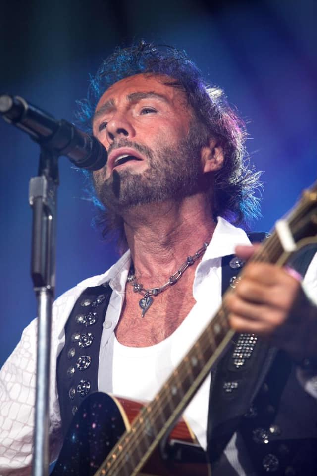 Happy Birthday to Paul Rodgers  (Free, Bad Company, The Firm),
(17 December 1949). 
