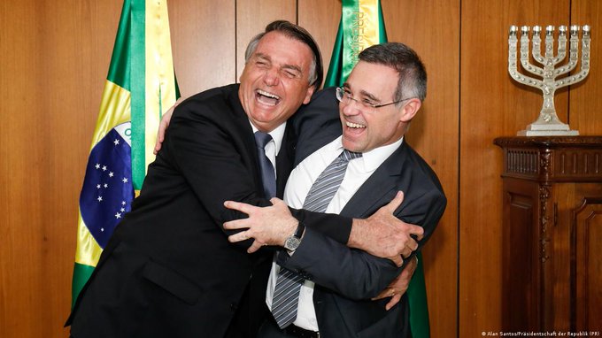BrasilPost13's tweet photo. Sergio Cabral, roubou bilhões e ESTÁ SOLTO mediante voto de André Mendonça, ministro do STF indicado por Jair Bolsonaro ... https://t.co/3yQ7KiW1r8