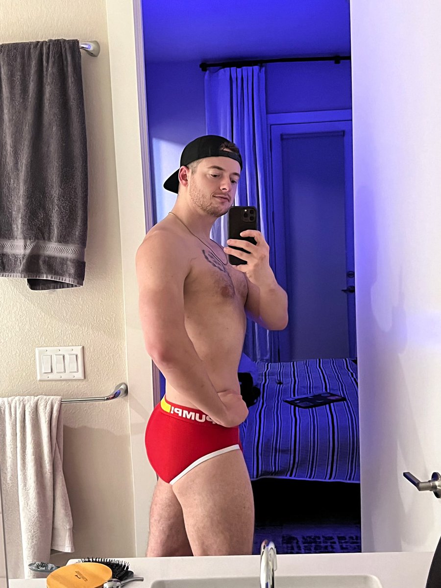 CarterKing_'s tweet photo. What’s the vibe tonight boys https://t.co/2IYcQW5O2P
