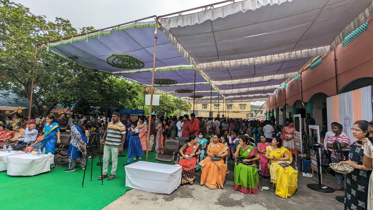 drmvijayawada's tweet photo. #SCRWWO, Vijayawada organizes #PopUP festival for emotional well being of children at Jack n Jill School, Vijayawada. Around 500 schools  students from various schools participated in the fest today
@RailMinIndia 
@SCRailwayIndia https://t.co/qwEdmtKb54