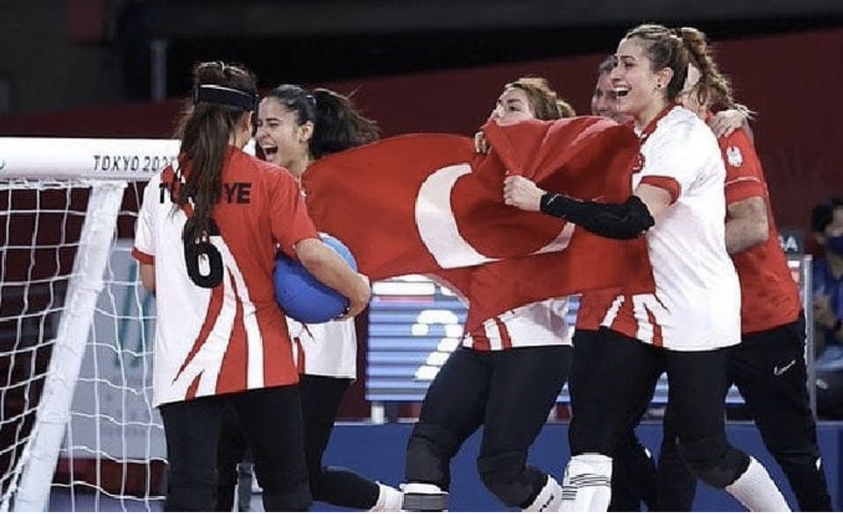 Dünya Şampiyonası finalinde Güney Kore'yi 10-4 mağlup eden Golbol Kadın Milli Takımımız şampiyon oldu 🇹🇷Kendileriyle Gurur duyuyoruz.İlk kez dünya kupası almayı hak eden milli  takımımızı tebrik ediyor başarılarının devamını diliyoruz👏👏👏 <a href="/alibabacan/">Ali Babacan</a> <a href="/aliguven_06/">Ali Güven</a>