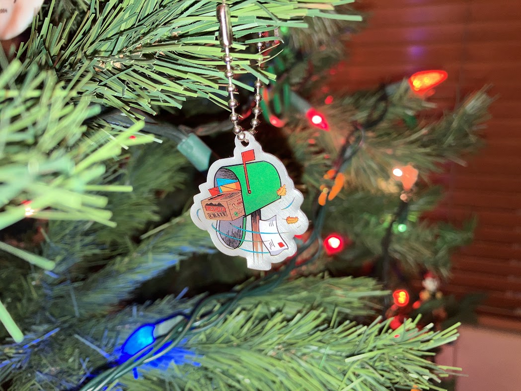 podcacher's tweet image. This little #geocaching trackable is checking out the Christmas Tree until tomorrow when the journey begins! #CacheCrate @CacheAdvance  coord.info/TBAD9N9