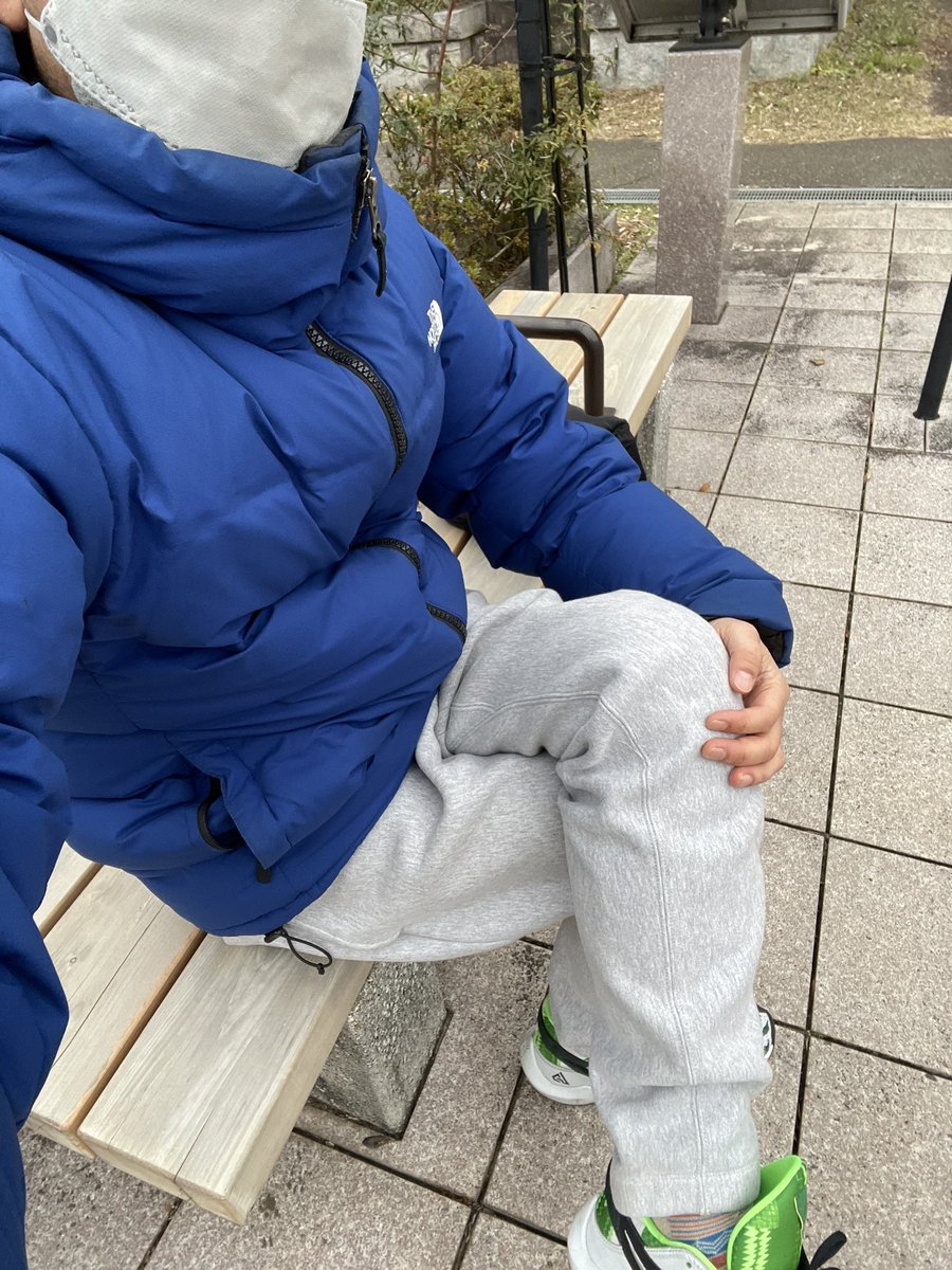 Haman01's tweet photo. 流石に今日は寒い。
霊園は鳥の鳴き声で賑やか。
#theNorthface
#champion
#WINDSTOPPER®
#ZOOMFREAK2
#NIKE https://t.co/qcrVRyCN1d