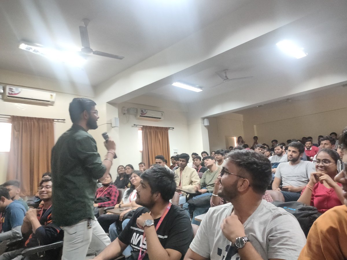 Ujwal07kumar's tweet photo. Had an opportunity to talk Product management, Startups, and so much more last week!

Could feel the energy of ambitions, by emerging leaders. Thanks to @glugmvit for organizing it and inviting me! 

Surprises await! There's infinite potential. ❤️

#zintlr #glugmvit https://t.co/0E52F2sqgk