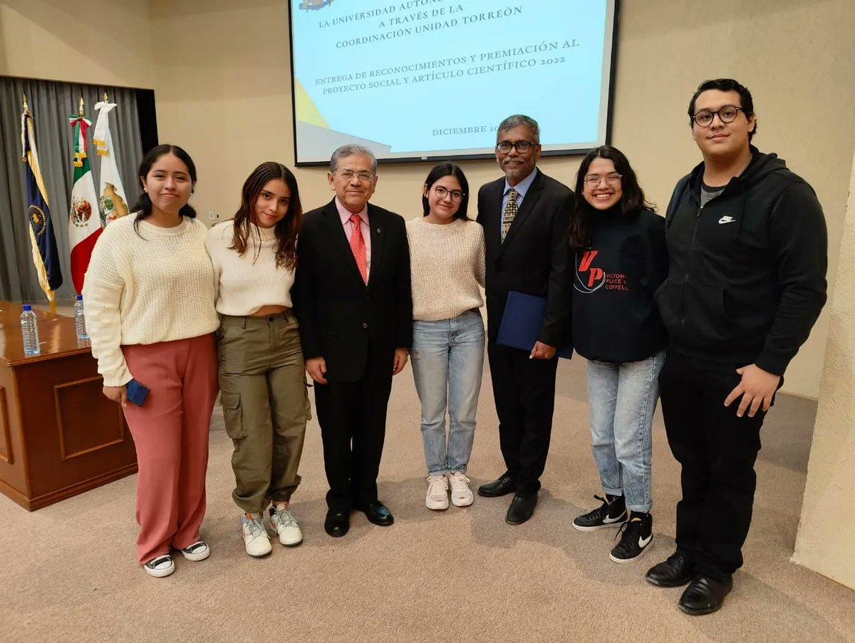 bnagas's tweet photo. Quiero agradecer también la Universidad, el Sr. Rector, Ing.@SalvadorHV, la coordinadora, Dra.@Sandralopch, MC. Fernando Hernández Teran, Director de la #Facultad_de_Ciencias_Biológicas. 
Muchísimas gracias mis papas, Dios, @RajeswariNaraya, @shruthinr 🙏🏾 https://t.co/VWBwcLLssQ