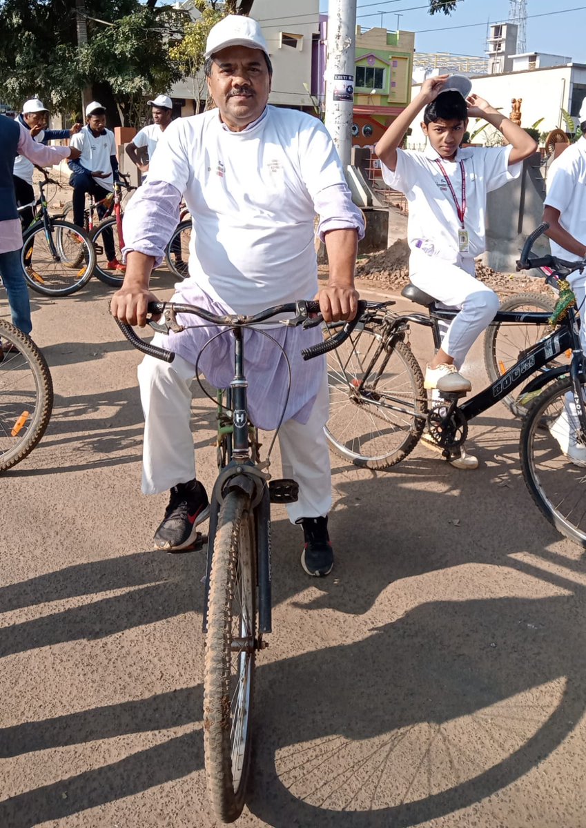 sudarsandasINC's tweet photo. #Cylothon at Koraput on the eve of 13th Odisha Environment Congress to be held from 21st to 23rd December.
କୋରାପୁଟ ଏସ୍ ପି ବରୁନ ଗୁଣ୍ଟୁ ପାଲୁ ସାଇକେଲ ଶୋଭାଯାତ୍ରା କୁ ଉଦ୍ଘାଟନ କଲେ lପ୍ରଫେସର ଶରତ ଚନ୍ଦ୍ର ପାଳିତା, ଶରତ ପଟ୍ଟନାୟକ, ରୂପକ ତୁରୁକ ଇତ୍ୟାଦି ଙ୍କୁ ଧନ୍ୟବାଦ୍ l
#OdishaEnvironmentCongress https://t.co/tfzsWMtuRi