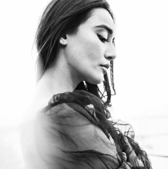hourly_SJ's tweet photo. - #SurbhiJyoti #SJians https://t.co/CdFsLDF2S9