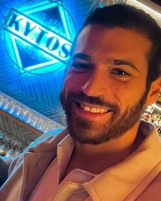 Ogni cosa è fatta di tre punti di vista: il mio,il suo e la verità .
Oriana Fallaci

Buongiorno 😘☀️🎄

#buongiorno #goodmorning #CanYaman