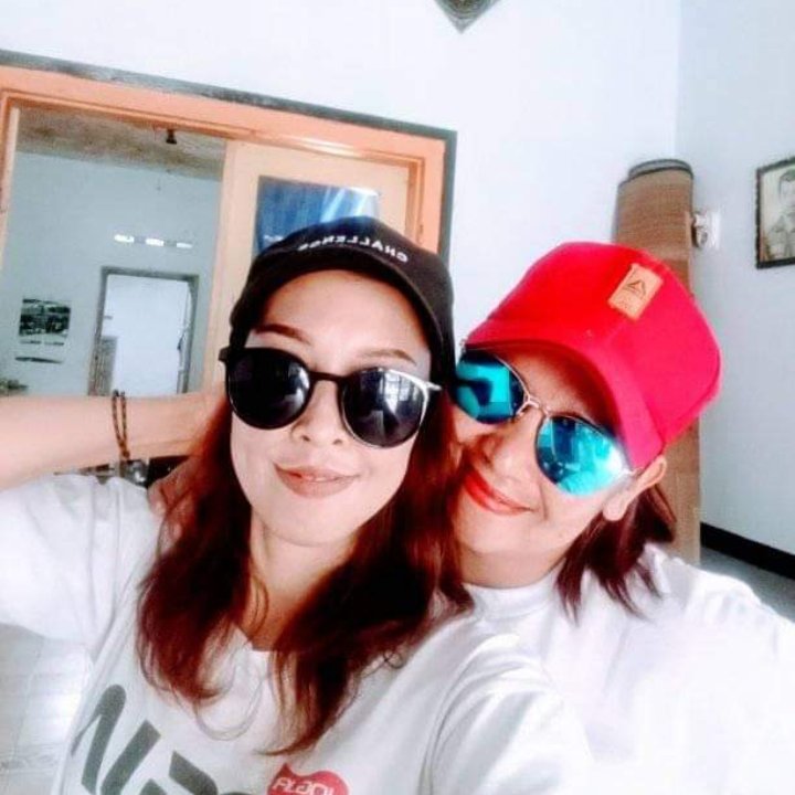 Muhamma55763479's tweet photo. Hy salam kenal dari kami berdua 😊😊😘😘
Mmmuuuuaaach 😘😘
#tanteBondowoso https://t.co/iA6z5hQYYG