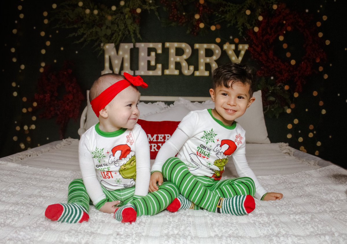 marieeay's tweet photo. Happy holidays from my beautiful babies🎄 https://t.co/FRwzvnz0De