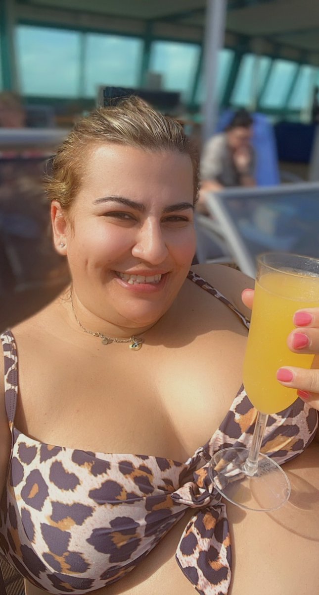 Thatonedora's tweet photo. @StarWarsTiffany This was the first vacation I had after having my son was born. Felt good to have some me time https://t.co/o18PEcK4Ov