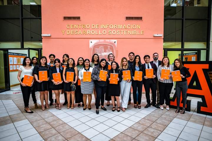 IEST_Idiomas's tweet photo. Alumnos de 9° semestre de la Licenciatura en Idiomas recibieron certificados de nivel de inglés (TOEFL ITP), francés (DELF) y alemán (ÖSD)
#IdiomasIEST @iestanahuac https://t.co/VxwCeHbJfu