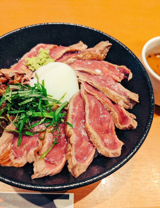 お昼にあか牛丼を食した
美味しかった◎ 