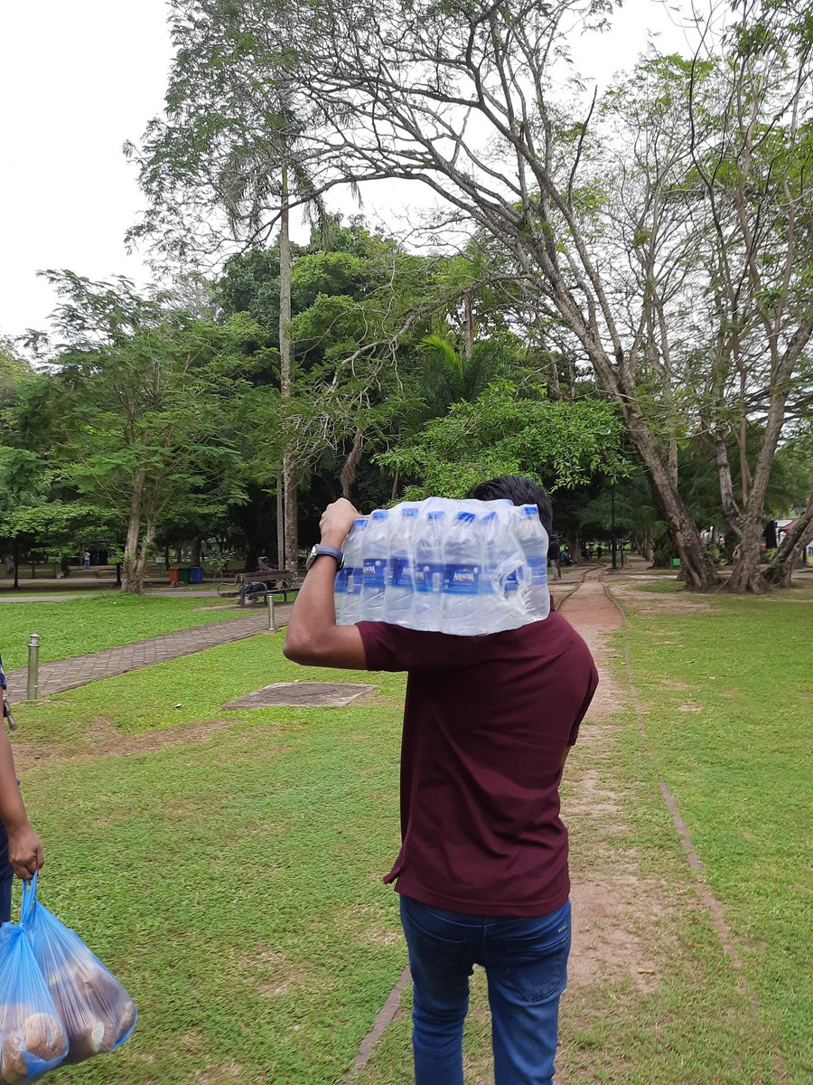 #DecemberMeetup එකට කෑම එනවා..