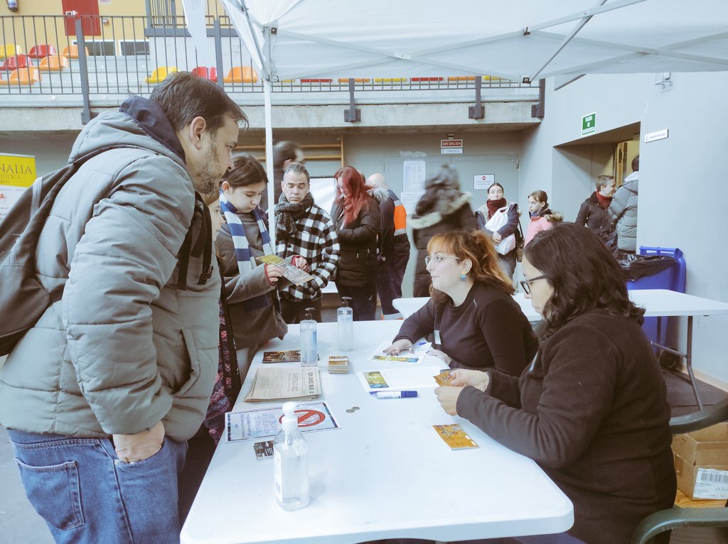 Un año más abrimos puertas de #Yebernalia con una gran cola de jugones! Gracias a todos y todas! Arrancamos!!!