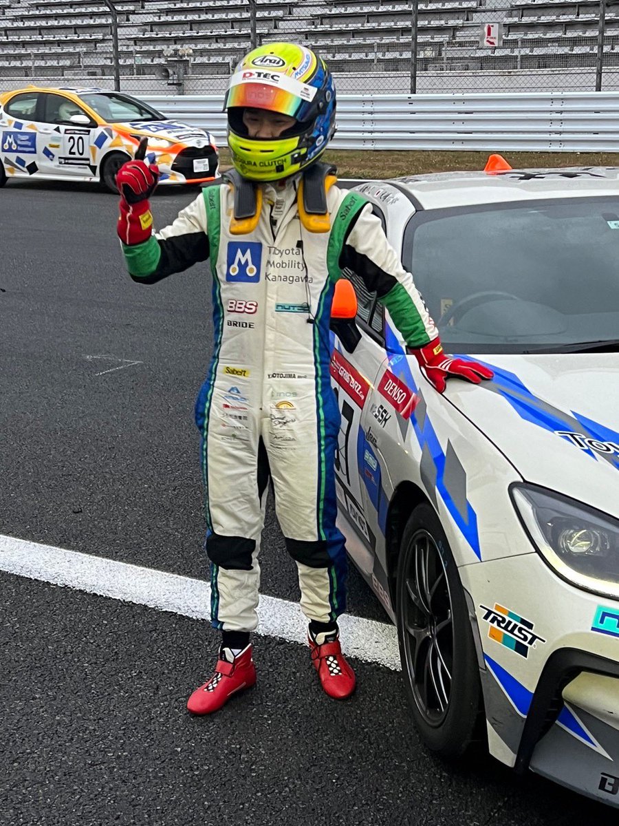 motojima5555's tweet photo. 2022年最後のレースを優勝で締めくくる事ができました！
神奈川トヨタの皆様に@Tomoki__1025 ありがとうございました^_^ https://t.co/VSfGXEnBRW