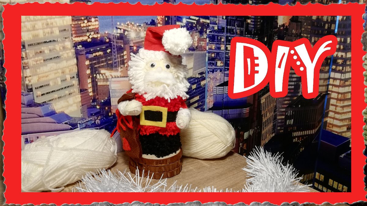O0Milena's tweet photo. Es ist mal wieder Zeit für Pompons DIY - Pompon 🧶 Süßer Weihnachtsmann 🎅 mit Holzständer 🎄 &amp; Pompon- Maker ✂ #handcrafted #pompons #basteln #kreativ #YouTube   #YouTubeVideo #smallyoutuber Video dazu gibt es hier 👀Schaut vorbei👉 https://t.co/k34ykuuEa6 https://t.co/zWKhMyVRF9